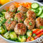 Boulettes de Porc au Four avec Salade de Légumes et Gingembre Frais
