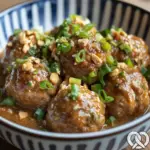 Bol de Boulettes avec Sauce aux Arachides
